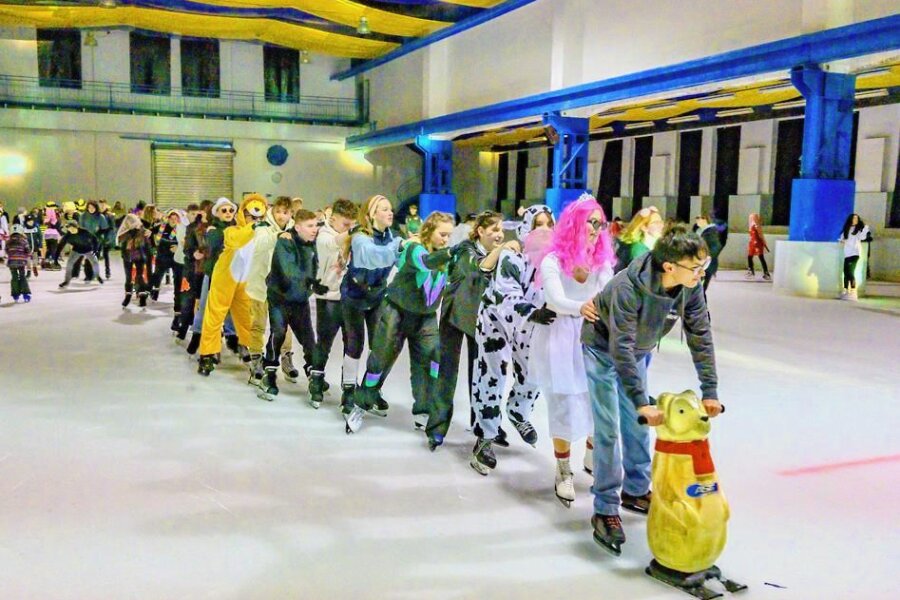 Im Icehouse Aue geht eine Supersaison zu Ende - Im Februar fand die Faschingsdisko im Icehouse Aue statt. 