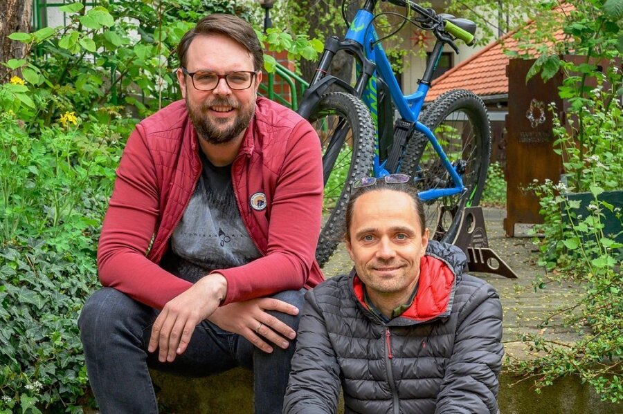 Im Mountainbike-Traumland Sachsen - Sollen im Auftrag des Tourismusministeriums Sachsen zum Mountainbike-Hotspot machen: Tilman Sobek (rechts) und Sebastian Thiele.