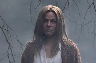 Maria Simon ist das "Holzweibel" im neuen Erzgebirgskrimi "Die Tränen der Mütter".