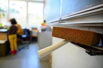 „Im schlimmsten Fall fängt man bei null an“: Wie eine betroffene Lehrerin ihre Abordnung an eine Oberschule empfindet - „Ich weiß nicht, ob ich dem immer gewachsen wäre“, sagt eine Grundschullehrerin, die künftig auch an einer Oberschule aushelfen soll.