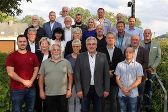 Im Stadtrat Schwarzenberg hat sich das Kräfteverhältnis verschoben - Vier Fraktionen gebildet - Stadtrat Schwarzenberg 2024: u.R. v.l.: Ruben Maximilian Gehart, Hubert Protzel, OB Ruben Gehart, Michael Schreier, 2. R.: Silke Voigt, Ulrike Malek, Tom Seemann, Mathias Schlegel; 3. R.: Gerd Weigel, Christine Matko, Annerose Reinold, Erik Weber, Thomas Thumm, Peter Sirowitzka; 4. R.: Bertram Wurlitzer, Christof Dehnel, Stefanie Weißflog-Kürschner, Alexander Mages; o. R.: Dirk Gräßler, Dr. Tobias Rockstroh, Pierre Kittel, Jens Döbel, Hartmut Krauß.