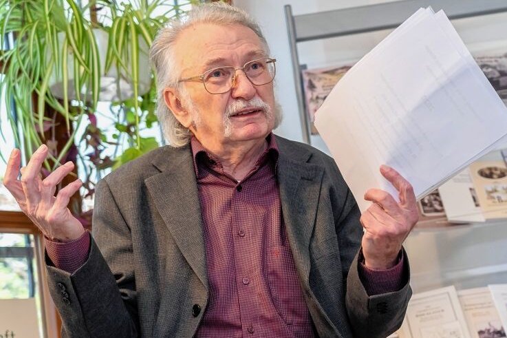 Im unermüdlichen Einsatz für regionale Literatur - Dr. Frieder Spitzner aus Auerbach ist seit 2006 Vorsitzender der Vogtländischen Literaturgesellschaft "Julius Mosen". 