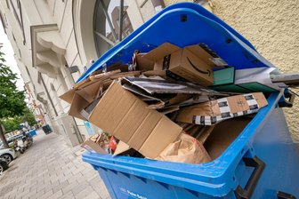 Im Vogtlandkreis beginnt der Versand der Abfuhrkalender - Wann und wo werden im nächsten Jahr die Papiercontainer geleert. Der neue Abfuhrkalender gibt Auskunft.