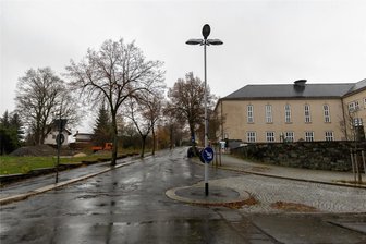 Im zweiten Anlauf: Rodewisch will Jahnstraße nächstes Jahr bauen - Die Verkehrsinsel am Pestalozzi-Gymnasium soll zum Kreisel werden - ein Teil der Ausbaupläne der Jahnstraße.