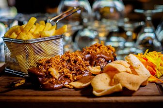 Imbiss-Sterben in Plauen und dem Umland: Welche Gründe es für die Schließung dieser Bistros gibt - Man muss lange suchen, bevor man in Plauen mittags ein paar Pommes oder eine Currywurst findet.