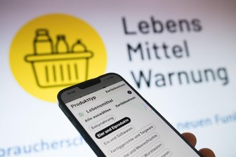 Immer mehr Rückrufe in Supermärkten: Ernährungsexpertin der Verbraucherzentrale Auerbach kennt die Gründe - Die Kategorienauswahl der App „Lebensmittelwarnung.de“ ist übersichtlich gestaltet. Hier erfahren Verbraucher, für welche Produkte es Rückrufe gibt.