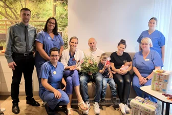 Immer später im Jahr: DRK-Krankenhaus Chemnitz-Rabenstein meldet 1000. Baby des Jahres - Ärztinnen, Schwestern und Hebammen gratulierten der Familie.