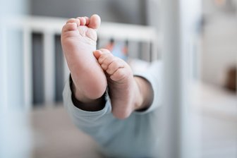 Immer weniger Kinder in Sachsen: Geburtenzahlen sinken weiter - Der demografische Wandel verstärkt sich. In Sachsen und auch deutschlandweit gibt es immer weniger Neugeborene.