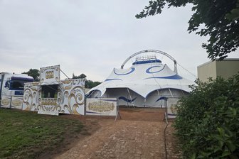 Immer weniger Zirkusse in Chemnitz zu Besuch - Gleich neben dem Gablenz-Center steht das Zelt des Zirkus Maximus.