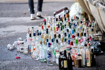 Immer wieder Ärger mit Glascontainer-Standorten im Vogtlandkreis - Die Vogtländer sind die fleißigsten Altglas-Sammler Sachsens: 30 Kilogramm je Einwohner kamen 2022 rein rechnerisch zusammen.