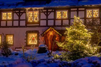 Immer wieder Debatte im Erzgebirge um die Frage: Wann wird der Schwibbogen ausgeschaltet? - Alle Jahre wieder dieselbe Frage: Wann geht die Weihnachtsbeleuchtung im Erzgebirge aus?