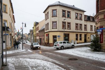 Immer wieder Unfälle an der Rochlitzer Straße in Mittweida: Neue Vorfahrtsregel soll getestet werden - An Rochlitzer und Poststraße soll eine neue Vorfahrtsregel getestet werden.