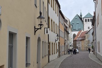 Immobilien in Mittelsachsen: Hier steigen Preise für Eigentumswohnungen - In der Freiberger Innenstadt, so wie hier zwischen Dom und Schloss Freudenstein, liegt der Bodenrichtwert bei bis zu 132 Euro pro Quadratmeter.