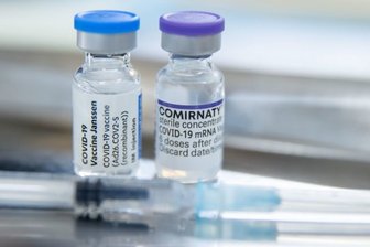 Impf-Empfehlung der Stiko trifft Sachsens Polizei - Für eine anerkannte Grundimmunisierung muss auf die Erstimpfung mit Johnson & Johnson eine Zweitimpfung folgen - am besten mit einem mRNA-Vakzin.