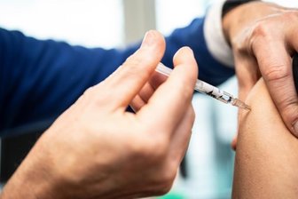 Impfangebot per Post: Wie eine Gemeinde in Westsachsen Termine für ihre Bewohner organisiert - In St. Egidien werden ab heute über 300 Einwohner gegen Corona geimpft.