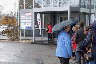 Impfen beim DRK in Zwickau nur noch mit Termin - Der Andrang an der Impfstelle Schubertstraße 1 in Zwickau wird seit Tagen immer größer.