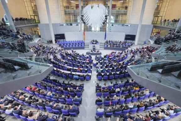Impfpflicht-Abstimmung im Bundestag: Warum die Entscheidung zur Gewissensfrage werden soll - 