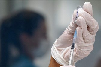 Impfpflicht in Mittelsachsen: Auch Dirk Neubauer will Regeln nicht durchsetzen - Trotz einrichtungsbezogener Impfpflicht verhängen Ämter bisher keine Sanktionen. 