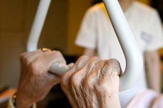 Impfpflicht: Pflege in Chemnitz vor unsicheren Wochen - Wie viele Arbeitskräfte stehen in Pflegeheimen nach der Einführung der Impfpflicht im Gesundheitswesen noch zur Verfügung? Diese Frage können dieBetreiber der Heime derzeit nicht beantworten. Die Arbeitsagentur legt dagegen aktuelle Zahlen vor.