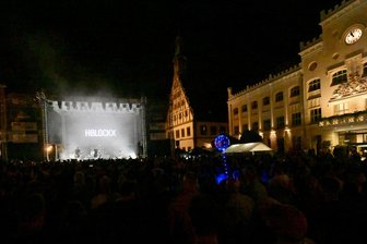 Impressionen vom Zwickauer Stadtfest: Was am Auftakt-Freitag die Massen begeistert hat - Zum Abschluss des Stadtfest-Freitags sind H-Blockx aus Münster auf der Hauptmarkt-Bühne zu erleben.