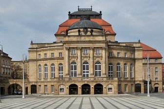 Improvisiertes erklingt im Opernfoyer -