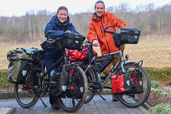In 18 Monaten: Chemnitzer Paar will mit dem Fahrrad von Glösa nach Singapur fahren - Startklar: Maria West und Philipp Springsguth brechen am Samstag in unbekannte Gefilde auf.