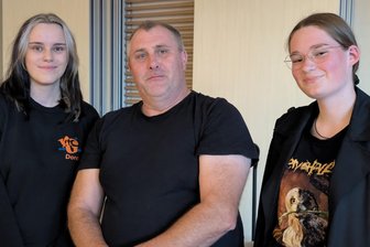 „In 80 Minuten um die Welt": Junge Musiker erobern die Freiberger Nikolaikirche - Dorothee Binnig (Leiterin) Peter Merker (Vorstand) und Cora Lantzsch (v. l). organisieren und leiten die New Generation.