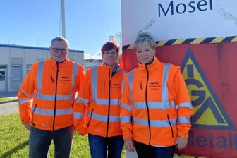 In acht Monaten gehen im Zwickauer Gelenkwellenwerk GKN die Lichter aus: Wie motiviert man sich da noch? - Drei, die bleiben, bis das Licht ausgeht beim Automobilzulieferer GKN in Zwickau-Mosel: Dirk Scheller, Ines Günzel und Petra Exner (von links)