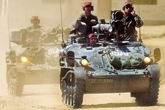 "In Afghanistan gibt es zu viele Waffen" - Jahrelang ein gewohntes Bild in Afghanistan: Eine aus zwei Wiesel-Panzern bestehende Bundeswehr-Einheit fährt Streife. Bis zu 5350 Bundeswehrsoldaten waren am Hindukusch im Einsatz.