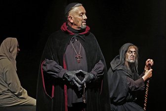In Bad Elster: Freikarten für „Der Name der Rose“ - Das Schauspiel „Der Name der Rose“ ist am 29. März in Bad Elster zu erleben.