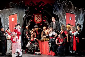 In Bad Elster öffnet am Samstag das Wirtshaus im Spessart - Der zeitlose Klassiker „Das Wirtshaus im Spessart“ ist am Samstag in Bad Elster erstmals als Open-Air-Musical zu sehen.