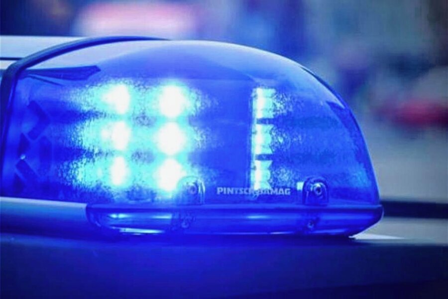 In Berbersdorf fehlen plötzlich 50 Meter Oberleitung - Die Polizei ermittelt nach einem Diebstahl von 50 Metern Oberleitung in Berbersdorf.