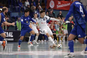 In Berlin: HOT 05 Futsal kommt nach Länderspielpause auf den Prüfstand - Nationalspieler Kim Herterich (am Ball) und seine Teamkollegen von HOT 05 Futsal müssen am Samstag in Berlin ran. Die Mannschaft ist aus dem Hinspiel gewarnt.