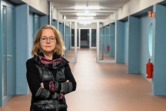 In Chemnitz lagern sieben Kilometer Stasi-Akten - Aber wer will sie heute noch sehen? - "Wir sind ein Gedächtnis der Gesellschaft und wir sorgen für Transparenz", sagt Annette Zehnter. Seit 2016 leitet sie das Chemnitzer Stasi-Unterlagenarchiv, das im vergangenen Jahr an die Bruno-Salzer-Straße umgezogen ist. Dort lagern sieben Kilometer Unterlagen. Pro Jahr werden mehr als 1000 Anträge auf Einsicht bearbeitet.