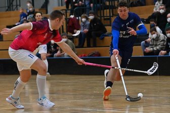 In Chemnitz Leistungsträger -  im Nationalteam in Lauerstellung - Beim knappen 8:7-Erfolg am vergangenen Sonntag gegen die Berlin Rockets ging Floor-Fighters-Kapitän Hannes Langenstraß (rechts) zwar leer aus. Mit seinen 13 Treffern ist er derzeit allerdings der beste Torschütze des Floorball-Bundesligisten aus Chemnitz. 