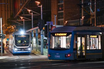 In Chemnitz mit Bus und Bahn ins neue Jahr: So ist die CVAG unterwegs - In Chemnitz sind wegen des zu erwartenden hohen Andrangs in der Neujahrsnacht mehr Busse und Bahnen im Einsatz als üblich.