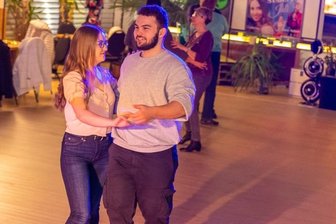 In den Tanzschulen geht es wieder los - Lange war das Tanzparkett im Tanzstudio 1,2 Step verwaist. Nun wird wieder getanzt. 