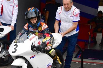 In der engeren Auswahl - Fest im Sattel: Richard Irmscher war einer von zwölf deutschen Motorrad-Talenten bei den "Stefan Bradl Rookie Days".