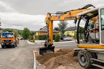 In der "Gendarmerie" läuft alles glatt - Baumaschinen des VSTR erledigen noch Restarbeiten an der August-Bebel-Straße. Am Donnerstag ist Bauabnahme, am Freitag Einweihung.