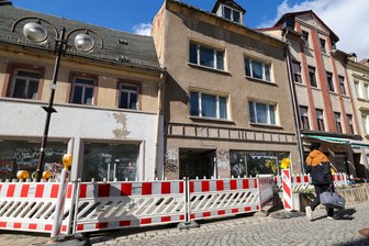 In der Glauchauer Fußgängerzone verfallen Häuser - Diese beiden Häuser in der Glauchauer Fußgängerzone sind nicht mehr zu retten. Sie stehen vor dem Abriss.