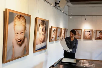 In der Glauchauer Galerie geht es betont körperlich zu - 