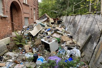 In der Lengenfelder Müllvilla hat‘s wieder gebrannt: „Das Ding kommt weg“ - Die Lengenfelder Müllvilla - für die einen ein Lost Place, für die Stadt ständiges Ärgernis.