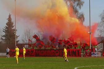 In der Rückrunde weiter punktlos: Für Marienberg wird die Luft in der Fußball-Landesliga immer dünner - Mit Pyrotechnik, Fahnen und Gesängen sorgten die Fans des Dresdner SC für mächtig Stimmung.