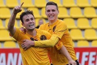 In der Schlussminute der Ausgleich - Filip Sajbidor (links) erzielte gestern für den VFC Plauen den Treffer zum 2:2. Mit ihm freut sich Jack Schubert.