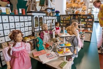 In der Sommerschau trifft Volkskunst auf Spielzeug - Bis zum 31. August ist im Gelenauer Depot Pohl-Ströher die diesjährige Sommerschau zu sehen.