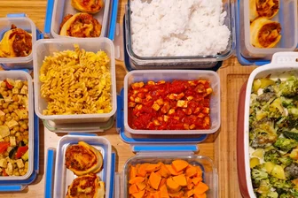 In die Dose – fertig, los: Wie alltagstauglich ist der Meal-Prep-Trend wirklich? - Zwei Wochen Meal Prep im Selbstversuch.
