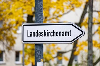 In die richtige Richtung? Kommentar zur Aufarbeitung sexuellen Missbrauchs in der Landeskirche - In welche Richtung bewegt sich die Aufarbeitung sexualisierter Gewalt in der Landeskirche in Sachsen?