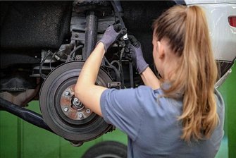 In diesen Branchen sind im Erzgebirge die meisten neuen Stellen frei - In der Kfz-Branche sind im Erzgebirgskreis zuletzt 33 neue freie Stellen hinzugekommen.
