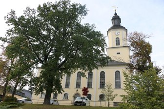 In dieser Kirche im Vogtland kann man am Wochenende übernachten - Die St. Michaeliskirche in Pausa. Hier wird auch übernachtet.