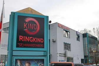 In einem Einkaufszentrum im Erzgebirge tropft es durchs Dach, Kino macht zu – Management: „Da müssen wir jetzt durch!“ - Das Ring-Kino im Ringe-Center Schwarzenberg hat kurzfristig geschlossen.